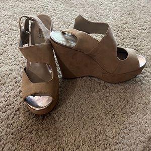 Nude wedges